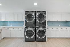 Brightening laundry day with this charming laundry room featuring white floor-to-ceiling cabinetry, perfectly blending practicality and style. 🫧
@kirchhoff_architects